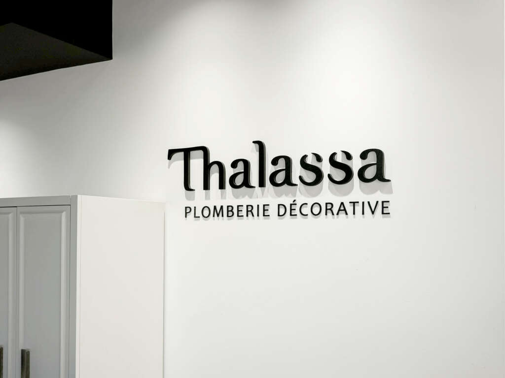 Lettrage Thalassa Plomberie Décorative à Laval