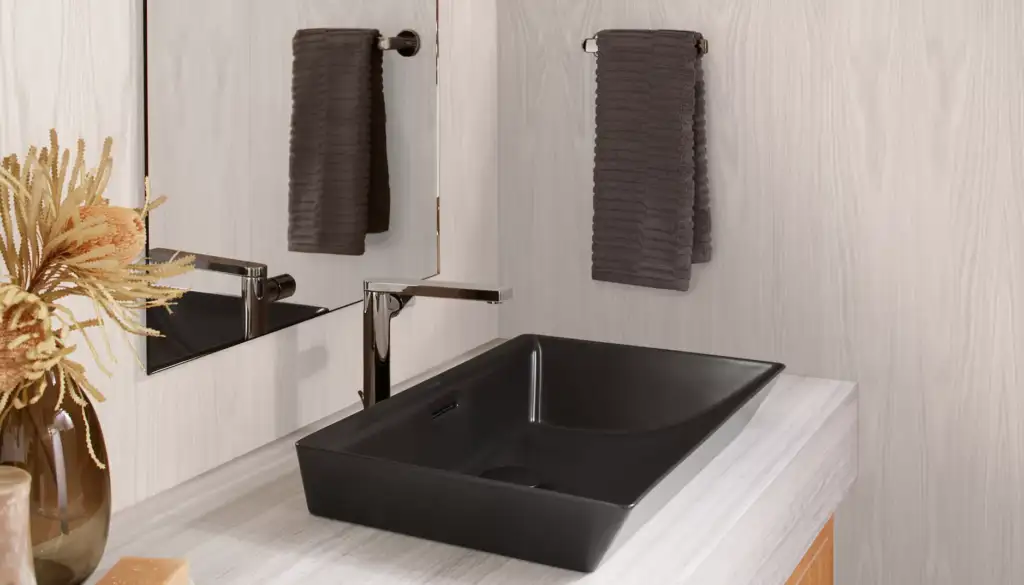 Lavabo de salle de bain de couleur noire